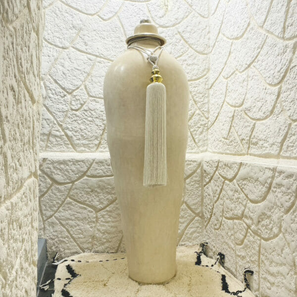 Grande jarre marocaine artisanale en terre cuite écru à chapeau décoration interieure exterieure boutique Plume magasin de déco Rouen Le Petit-Quevilly Normandie