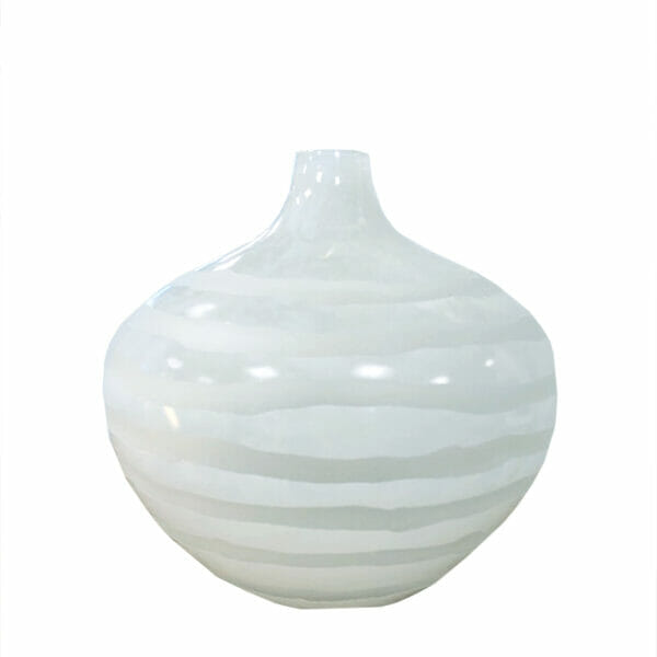 Vase blanc à rayures horizontales décoration de la boutique Plume magasin de déco rouen le petit quevilly normandie