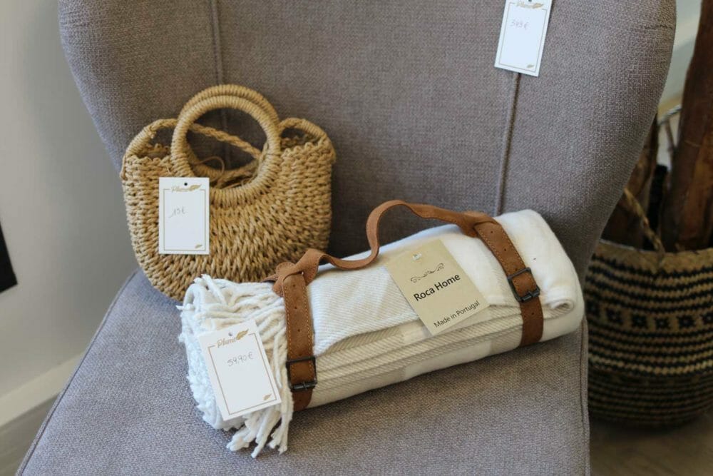 plaid tout doux écru et beige linge de maison de la boutique plume magasin de déco rouen le petit quevilly normandie