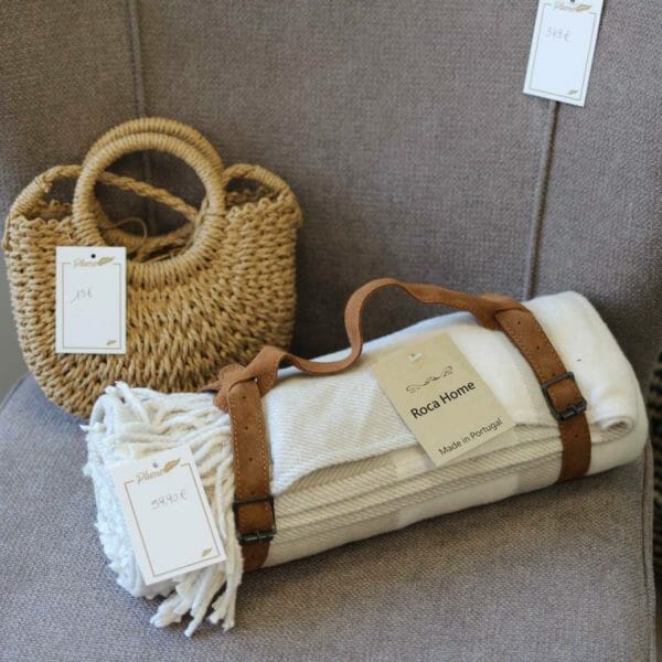 plaid tout doux écru et beige linge de maison de la boutique plume magasin de déco rouen le petit quevilly normandie