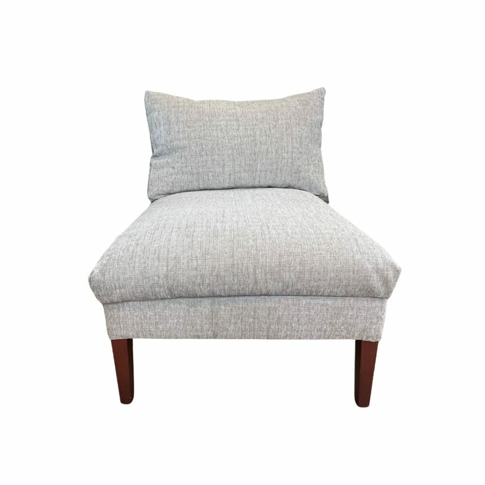 Fauteuil en tissu beige avec pieds bois décoration boutique plume magasin de déco Rouen le petit quevilly normandie