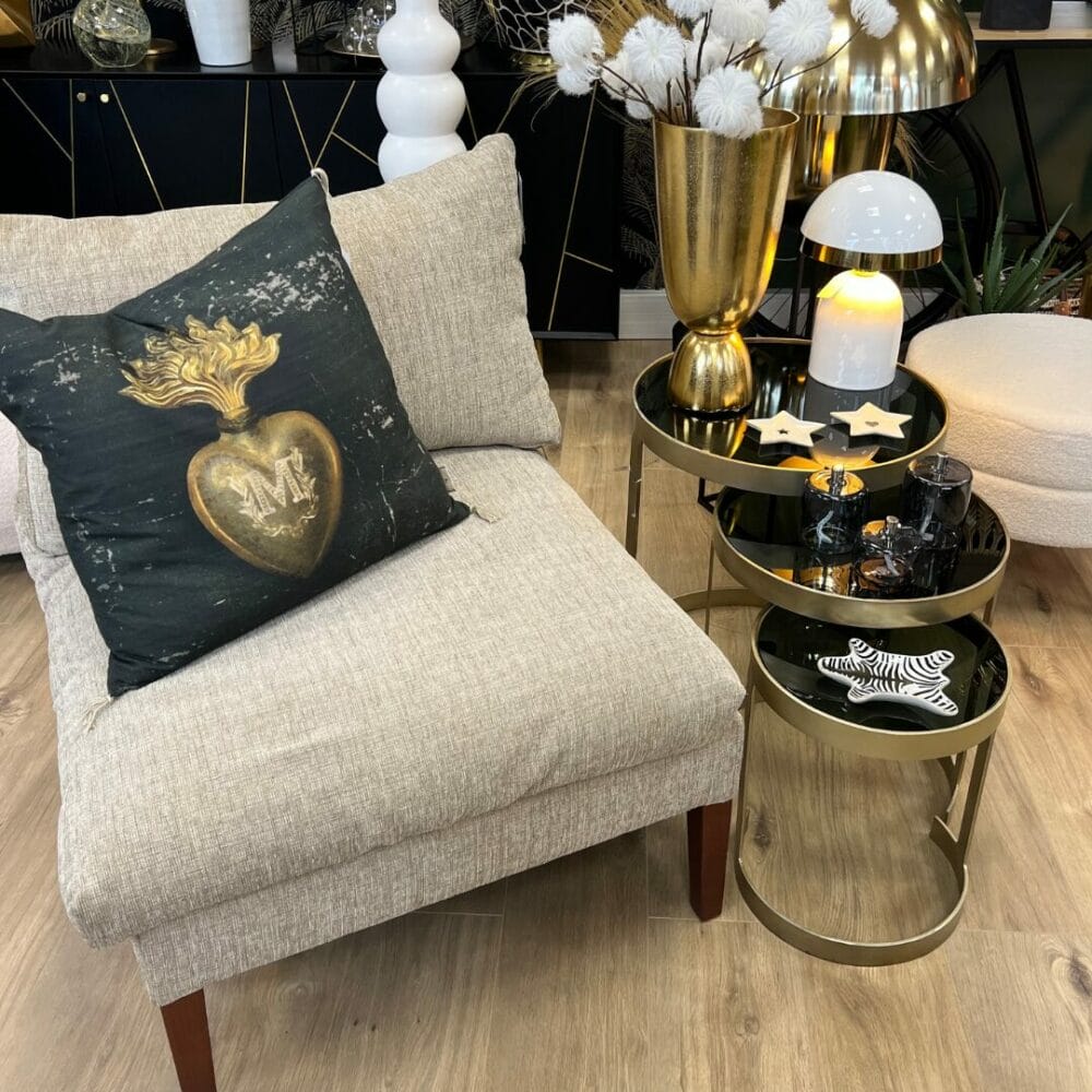 Fauteuil en tissu beige avec pieds bois décoration boutique plume magasin de déco Rouen le petit quevilly normandie