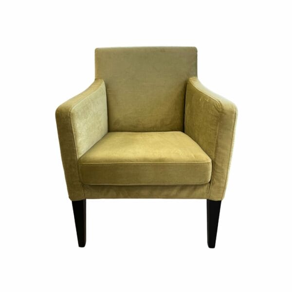 Fauteuil en velours vert pied en bois décoration boutique plume magain de décoration rouen le petit quevilly normandie