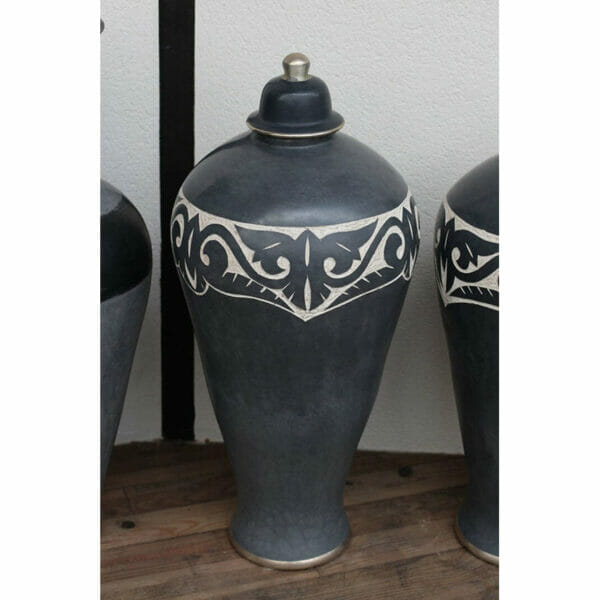 Jarre marocaine grise en céramique terre cuite avec chapeau à bandeau motifs sculptés artisanale décoration boutique plume magasin de décoration Rouen le petit quevilly normandie