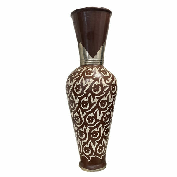 grande jarre marocaine artisanale en terre cuite marron et écru à motifs