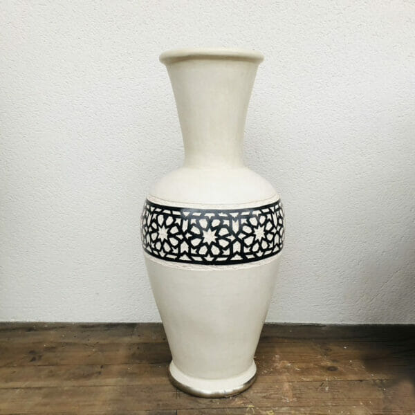 Petite jarre marocaine artisanale en terre cuite blanche à motifs en bandeau noir décoration interieure et extérieure boutique plume magasin de déco Rouen Le Petit-Quevilly Normandie