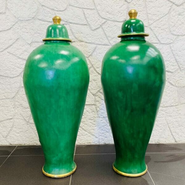 Grandes jarres marocaines artisanales décoratives en terre cuite avec chapeau. Vert uni décoration interieure et exterieure boutique Plume magasin de déco Rouen Le Petit-Quevilly Normandie