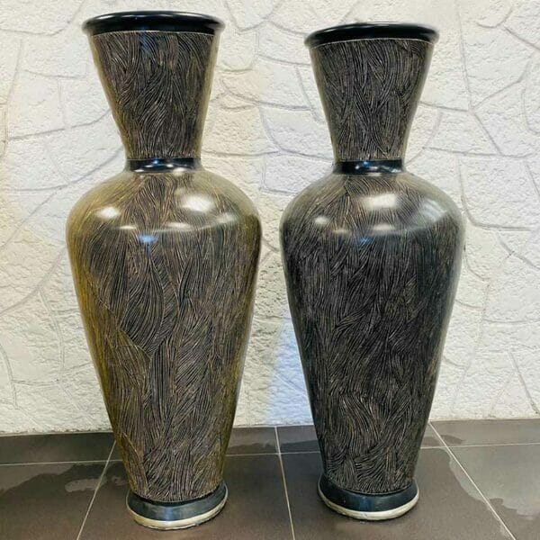 Grandes jarres décoratives à motifs feuillage en terre cuite - Noir et beige
