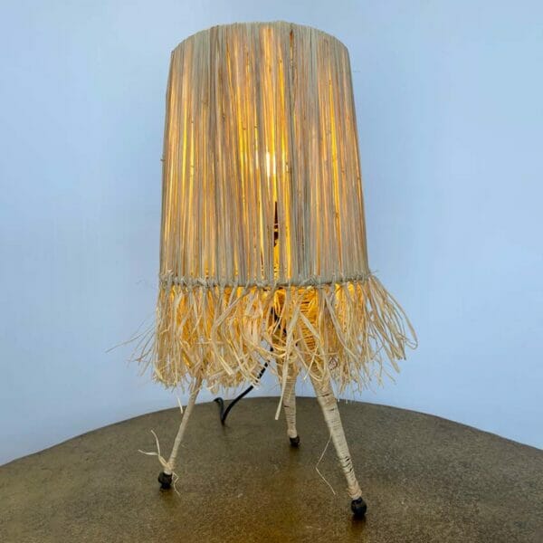 lampe à trépieds artisanale en raphia naturel luminaire décoration boutique plume magasin de déco Rouen Le petit quevilly normandie