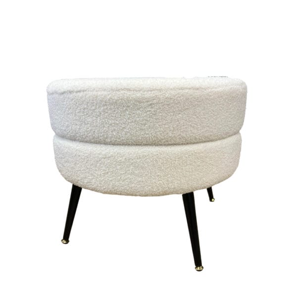 pouf bouclé blanc avec pied métal décoration boutique plume le petit quevilly Rouen