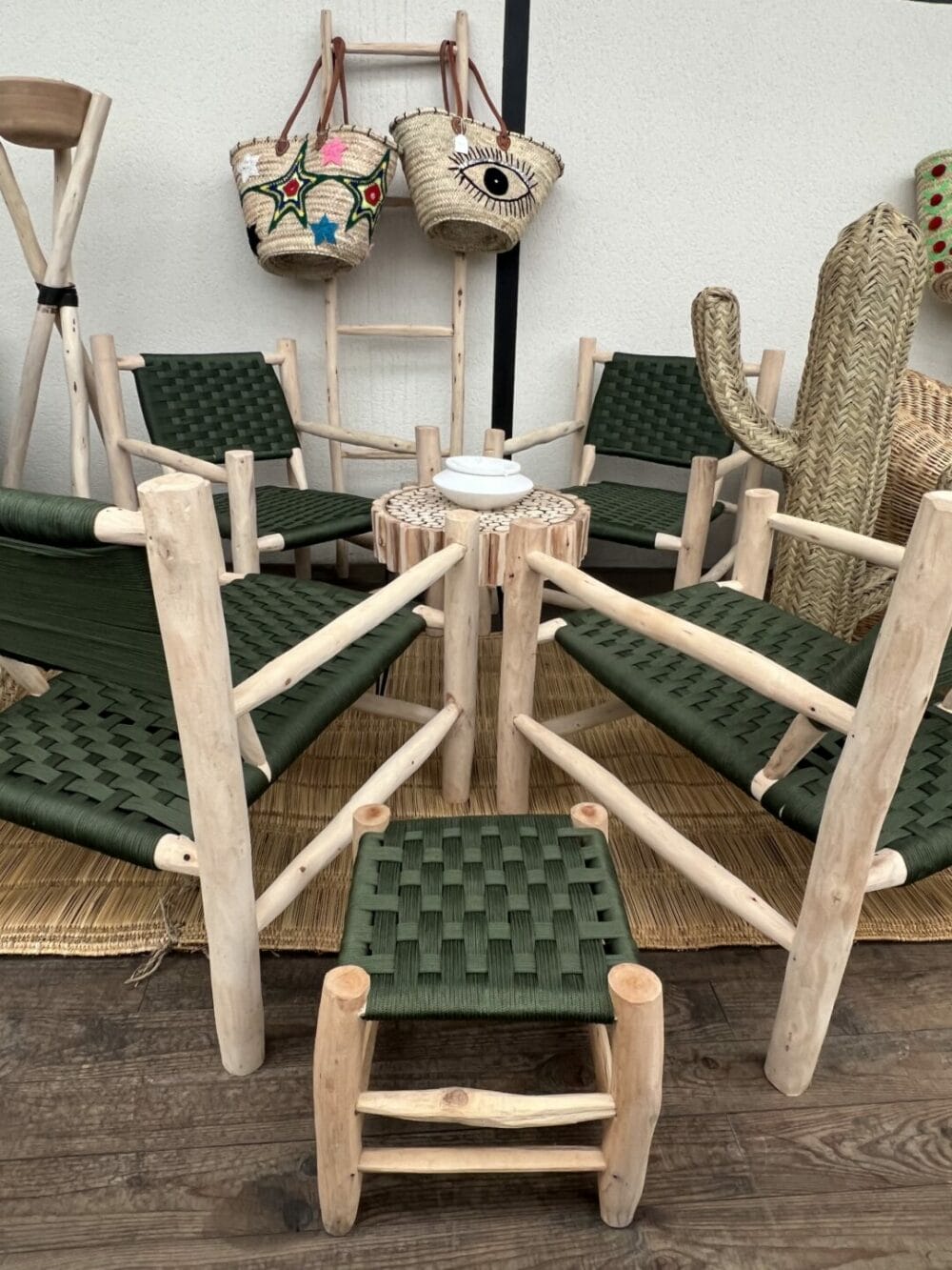 Tabouret en bois massif et corde tressé kaki artisanal décoration boutique Plume magasin de décoration Rouen le petit Quevilly Normandie