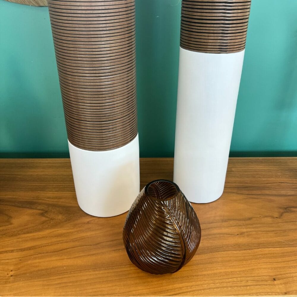 Vase Ambre à motif feuille de couleur marron transparent décoration boutique plume magasin de déco rouen le petit quevilly normandie
