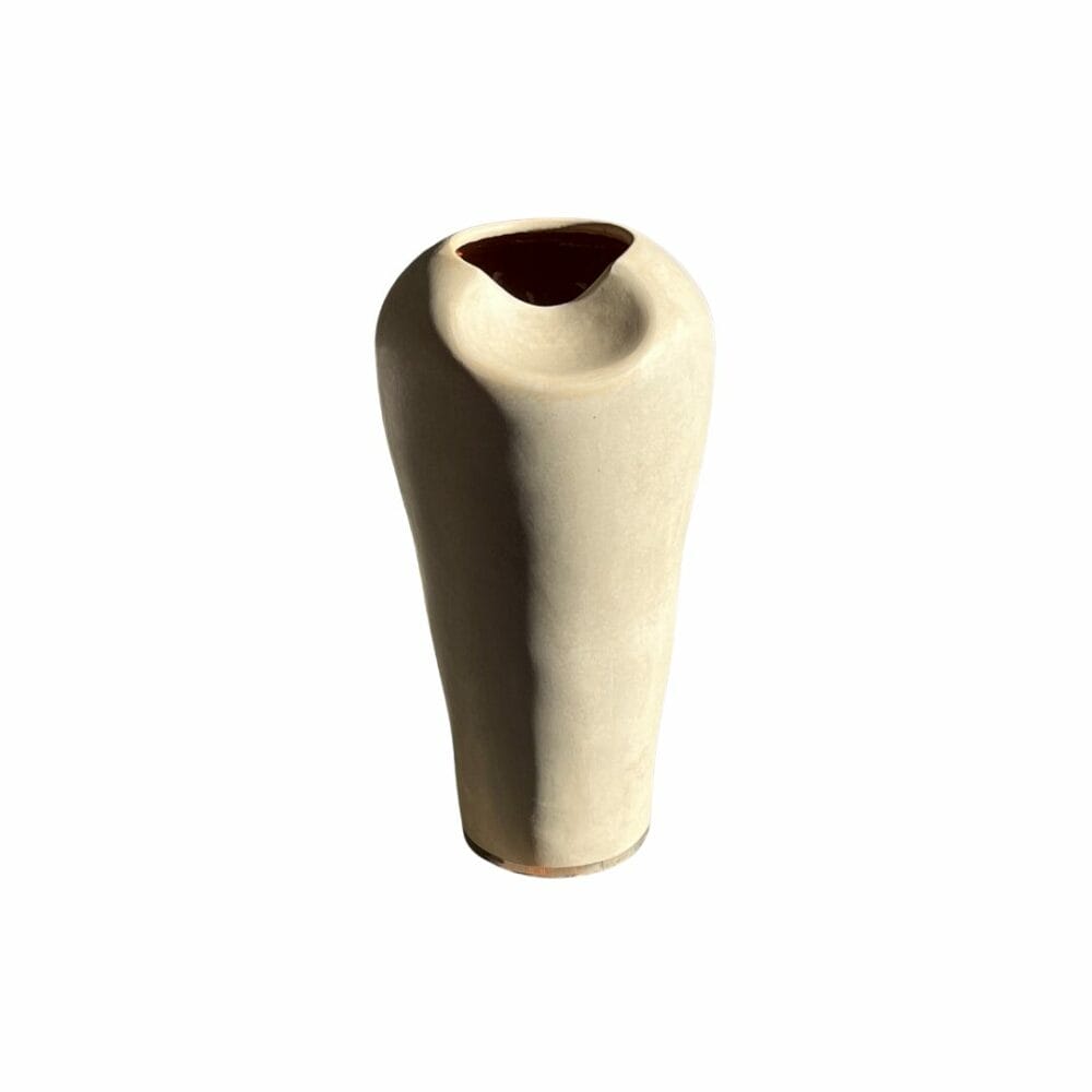 Notre vase Lise un vase en céramique artisanale curve écru une décoration de la boutique Plume magasin de déco rouen le petit quevilly normandie
