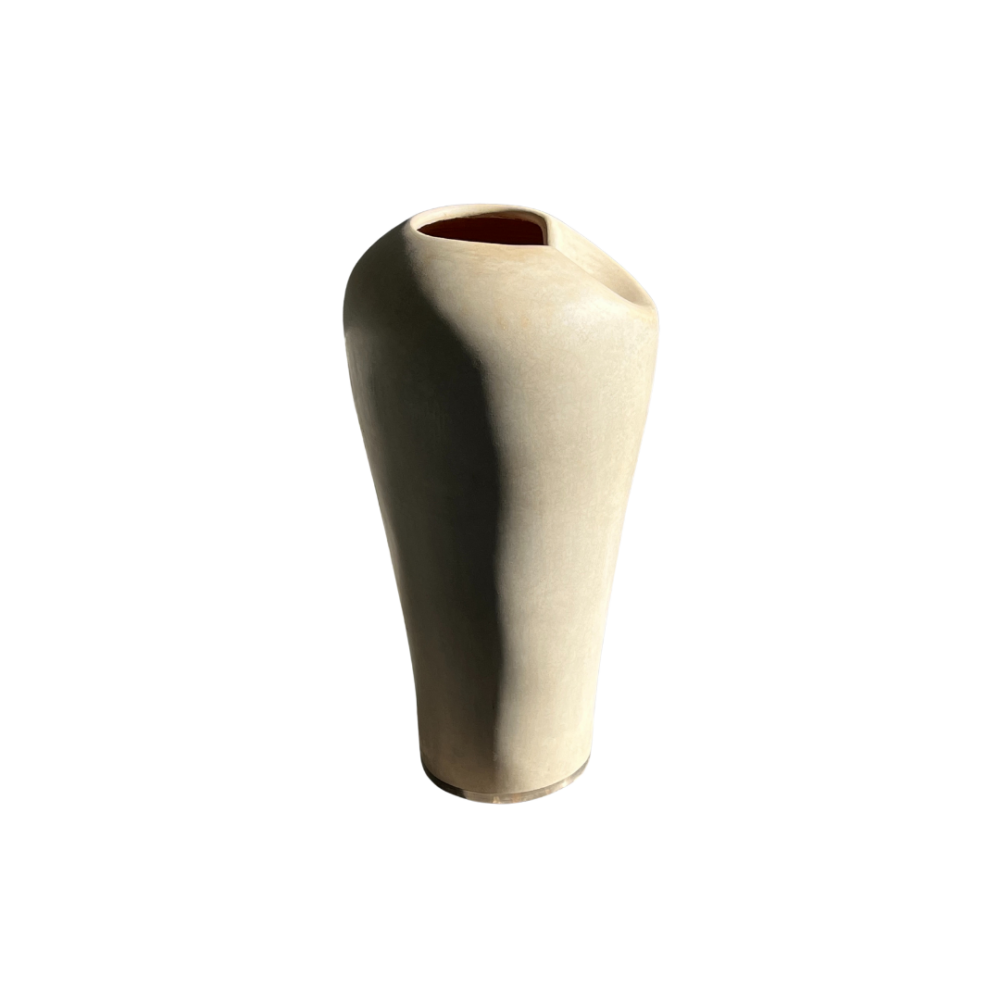 Notre vase Lise un vase en céramique artisanale curve écru une décoration de la boutique Plume magasin de déco rouen le petit quevilly normandie