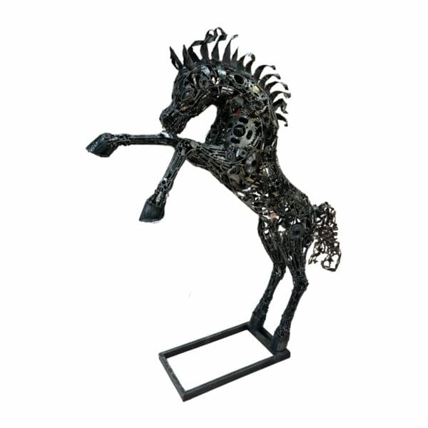 sculpture de cheval complet en métal décoration de la boutique plume magasin de déco rouen docks76 normandie