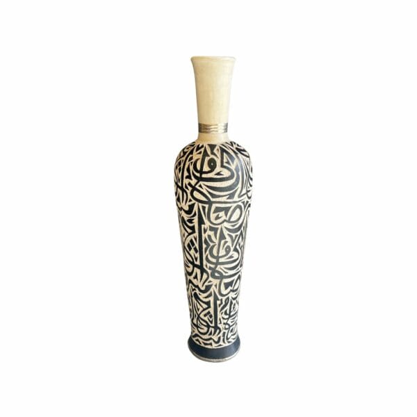 Jarre artisanale bouteille à motifs arabesques en ceramique écrue et noire décoration de la boutique plume magasin de déco aux docks76 à rouen normandie