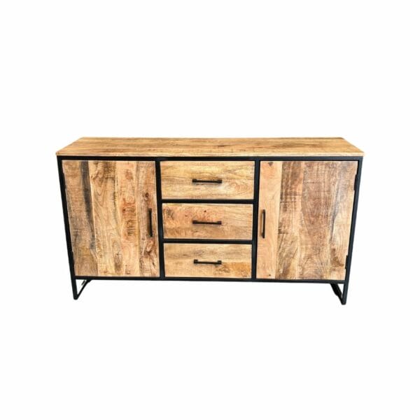 Buffet industriel à deux portes et trois tiroirs en nois brut et aux détails en métal noir .Meuble décoration de la boutique plume magasin de dcéo aux docks76 à Rouen normandie