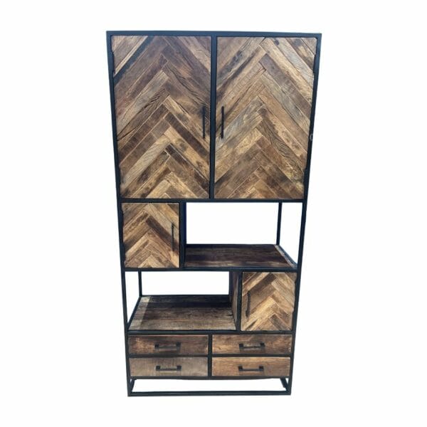 armoire industrielle en métal noir et bois de manguier meuble décoration de la boutique Plume magasin de déco aux docks76 à Rouen normandie
