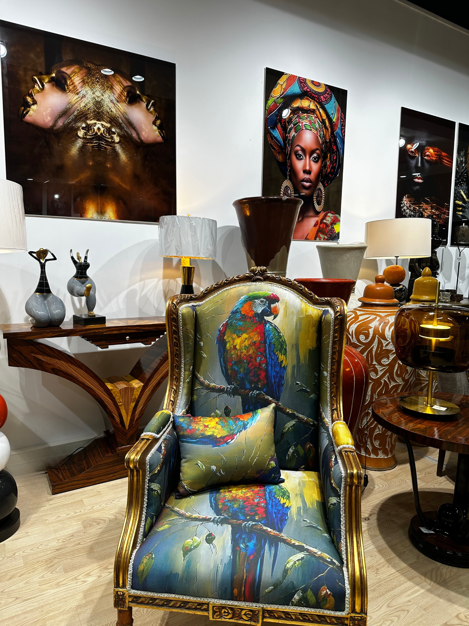 Fauteuil perroquets boutique Plume magasin de décoration aux Docks76 à Rouen.